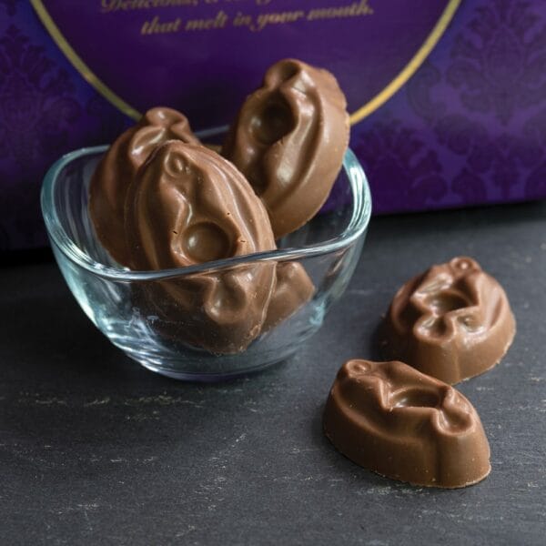 Spencer & Fleetwood ChoClits Milk Chocolate Vaginas – image number 2