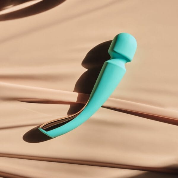 LELO Smart Wand 2 Large Blue Massage Wand Vibrator – image number 2